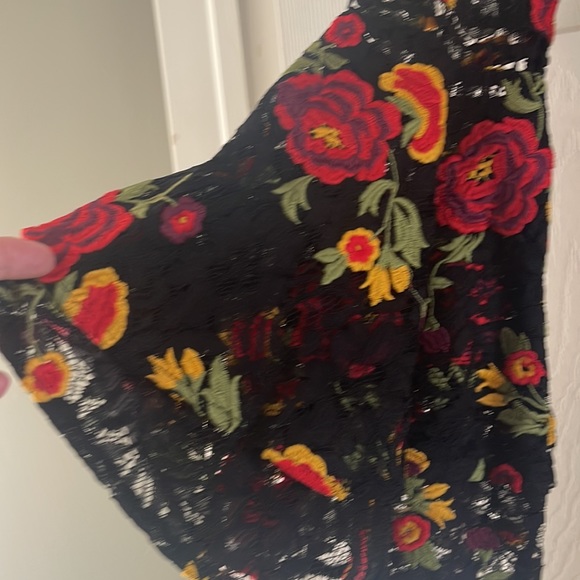 Fun black with beautiful embroidered flowers and bell sleeves - Picture 3 of 5